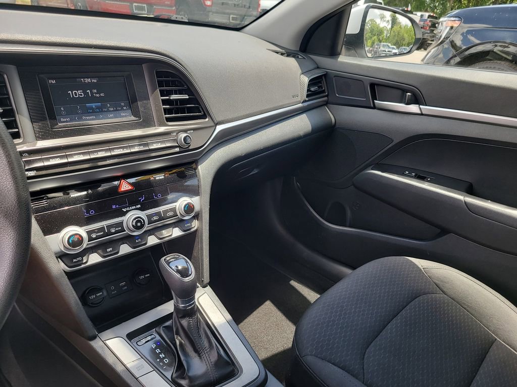 Used 2020 Hyundai Elantra SE w/ Cargo Package (C1) FWD image 16