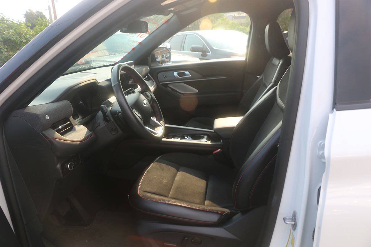 Certified 2025 Ford Explorer ST AWD/4WD image 11