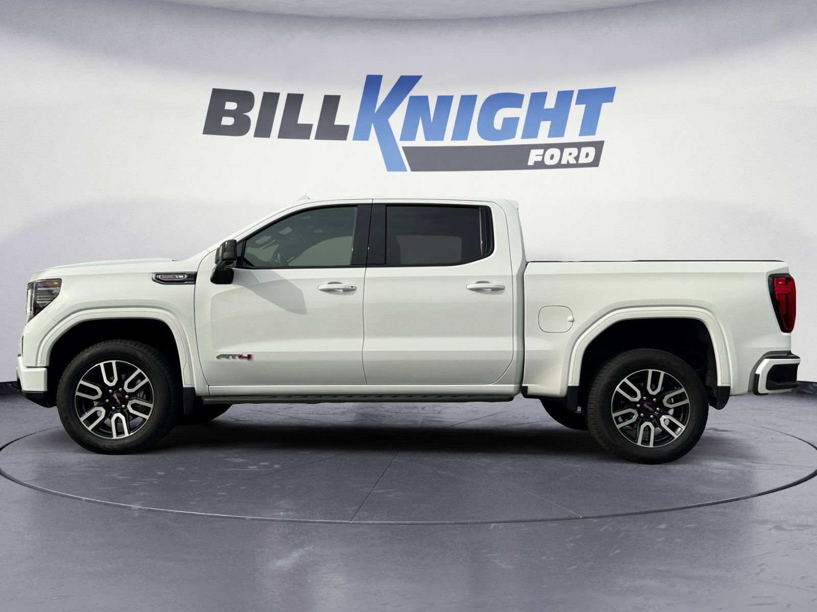 Used 2024 GMC Sierra 1500 AT4 w/ Technology Package AWD/4WD image 2