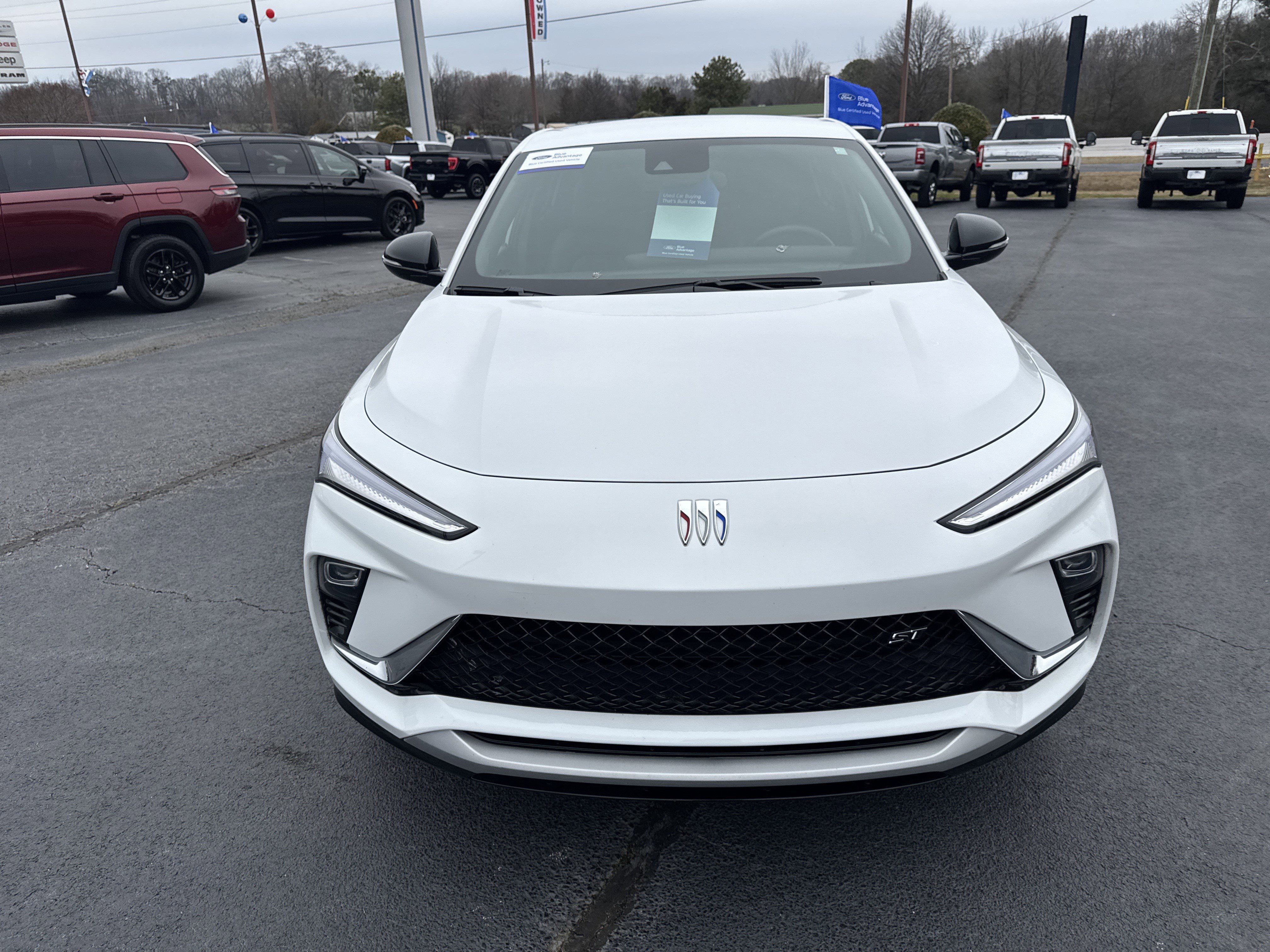 Used 2025 Buick Envista Sport Touring image 3