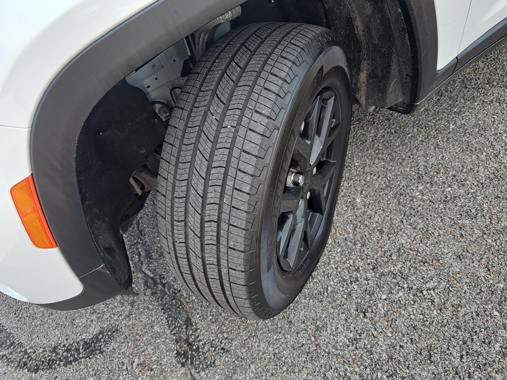 Used 2025 Jeep Grand Cherokee Altitude AWD/4WD image 31