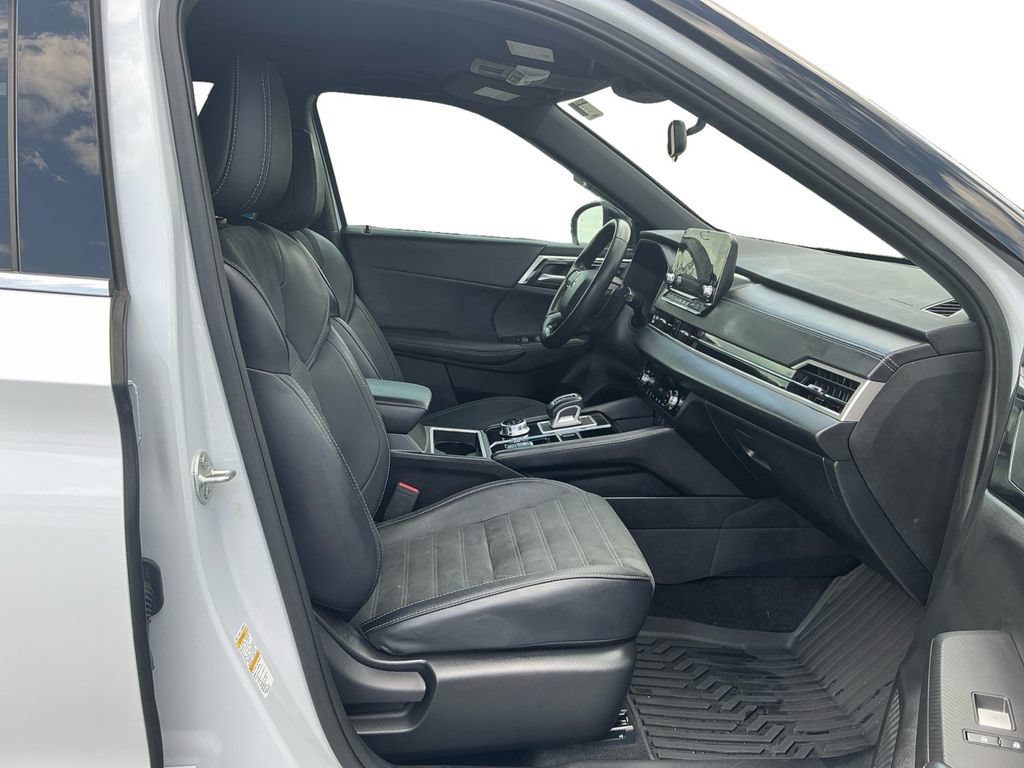 Used 2024 Mitsubishi Outlander SE Black Edition FWD image 22