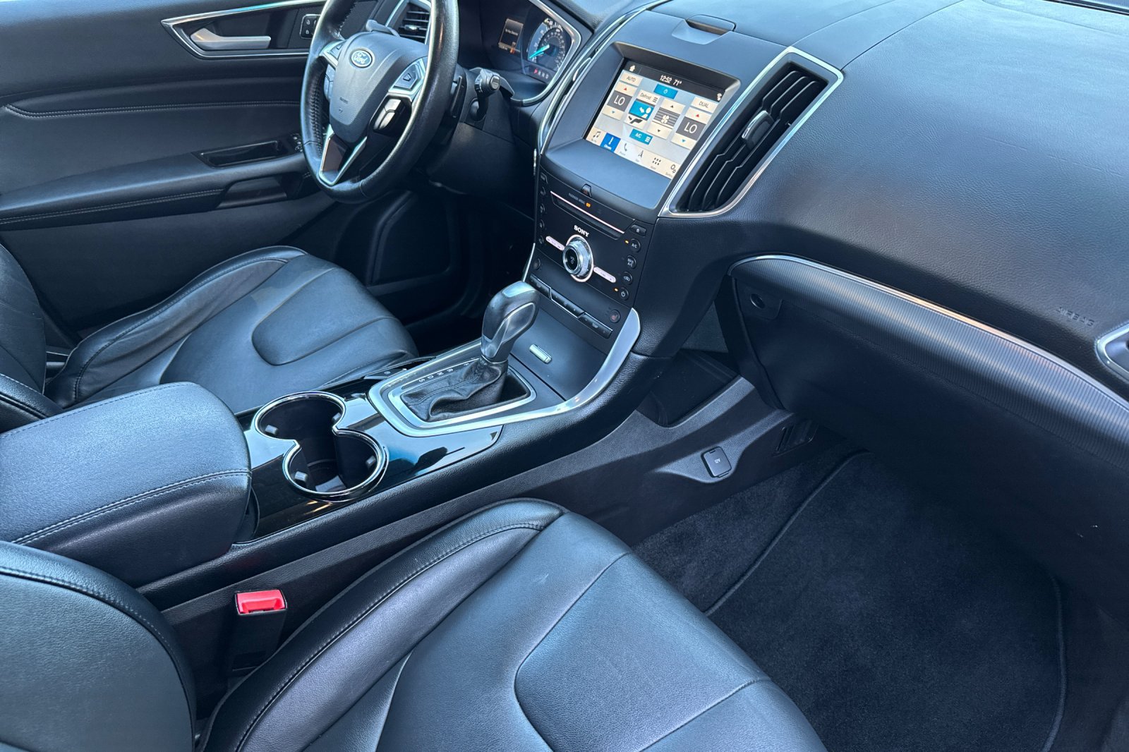 Certified 2018 Ford Edge Titanium w/ Technology Package FWD image 8