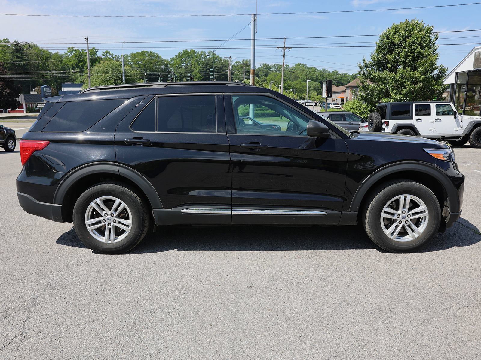 Certified 2023 Ford Explorer XLT w/ Class IV Trailer Tow Package AWD/4WD image 8