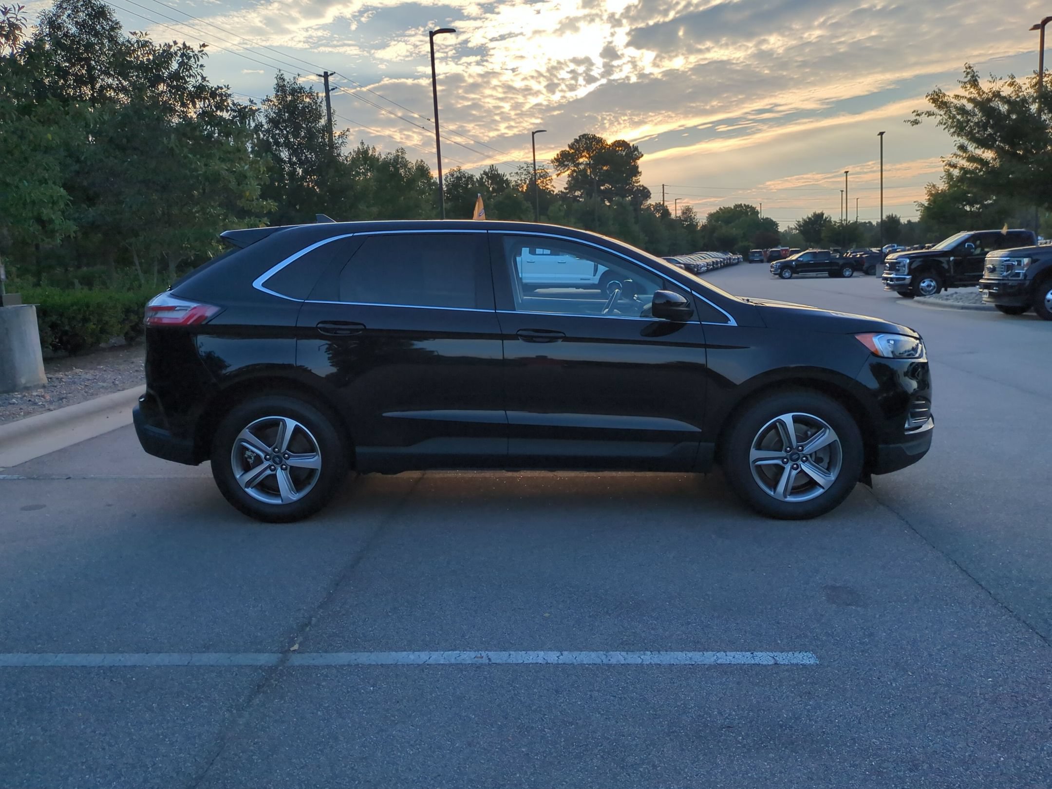Certified 2022 Ford Edge SEL w/ Convenience Package AWD/4WD image 3