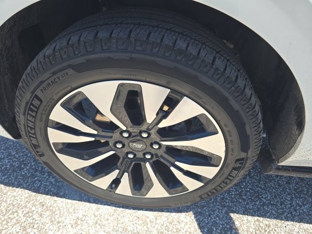 Certified 2025 Ford Expedition Platinum w/ Driver's Package AWD/4WD image 7