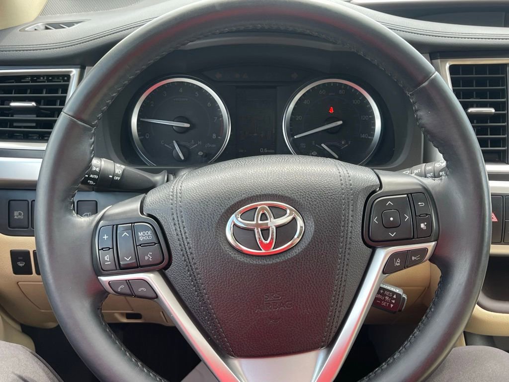 Used 2019 Toyota Highlander XLE AWD/4WD image 30