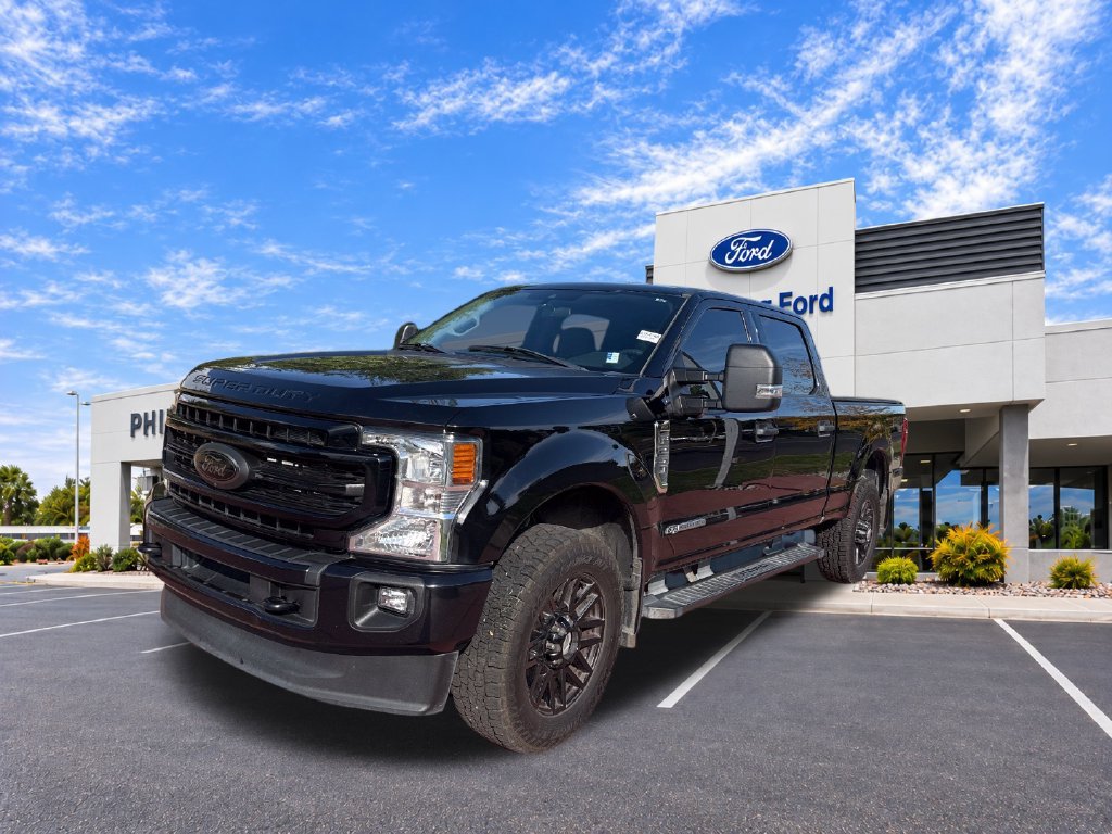 Certified 2022 Ford F250 XLT w/ Black Appearance Package AWD/4WD image 4