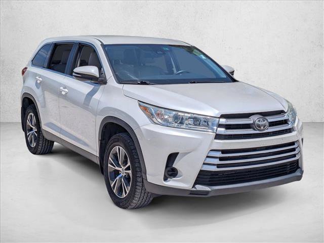 Used 2019 Toyota Highlander LE FWD video 2