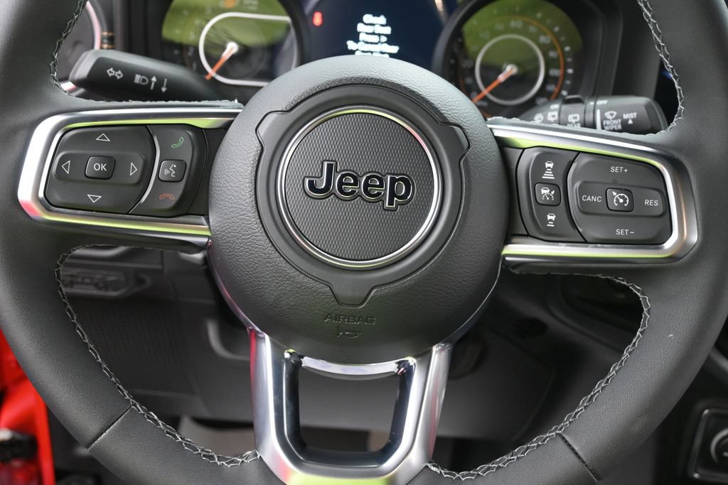 Used 2026 Jeep Wrangler Unlimited Sahara AWD/4WD image 13
