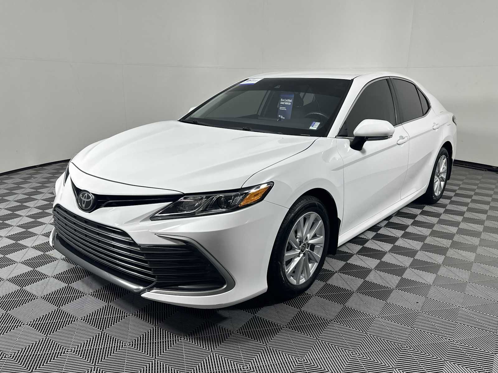 Used 2024 Toyota Camry LE w/ Convenience Package FWD image 7
