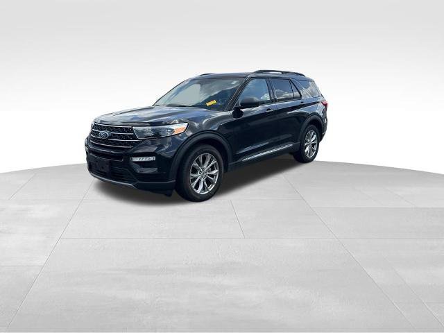 Certified 2023 Ford Explorer XLT w/ Equipment Group 202A AWD/4WD image 2