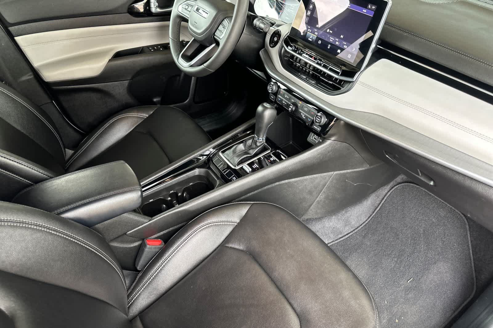Used 2025 Jeep Compass Limited AWD/4WD image 16