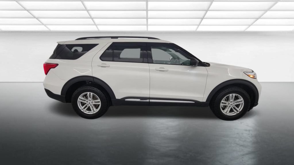 Certified 2024 Ford Explorer XLT w/ Equipment Group 202A AWD/4WD image 9