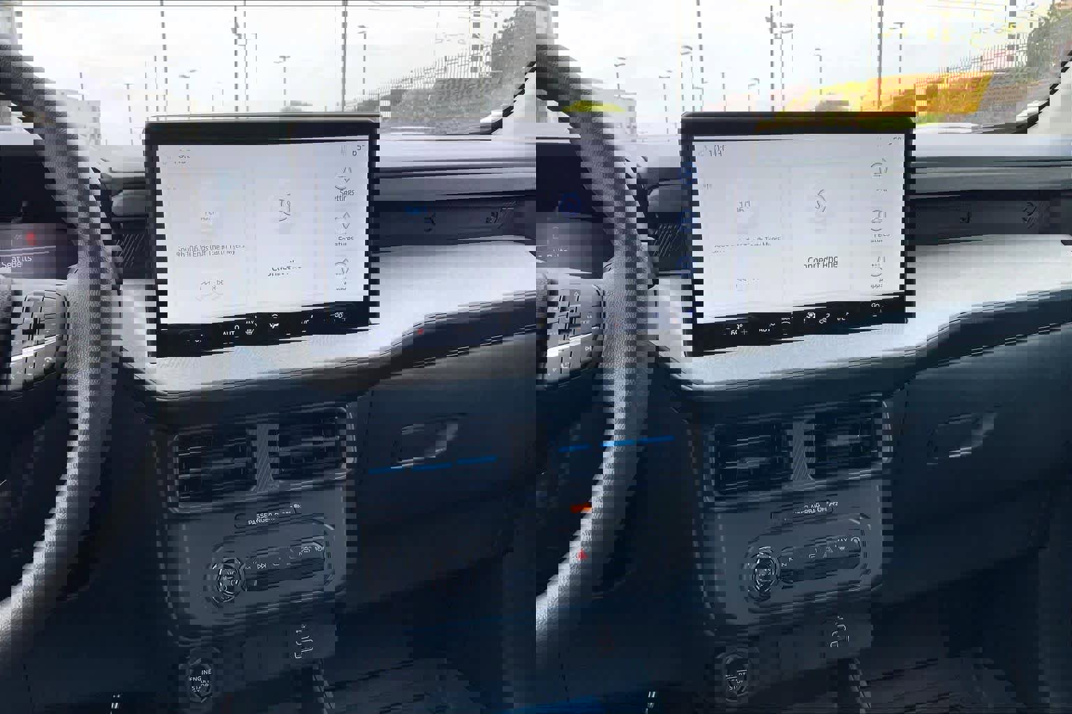 Certified 2025 Ford Maverick XLT image 8