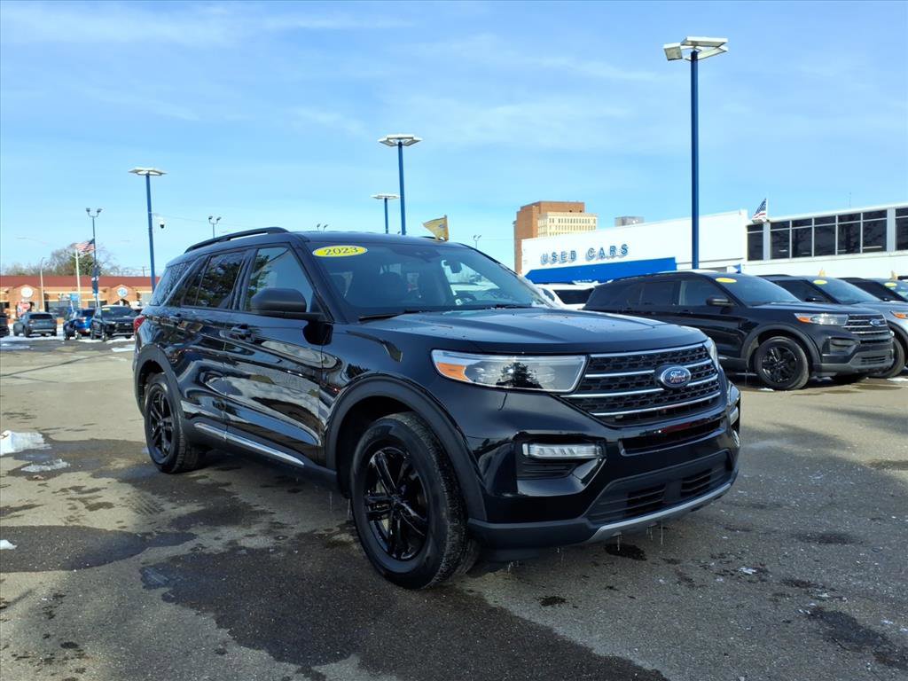 Certified 2023 Ford Explorer XLT w/ Equipment Group 202A image 3