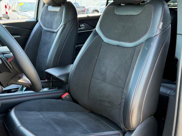 Certified 2025 Ford Explorer ST AWD/4WD image 9