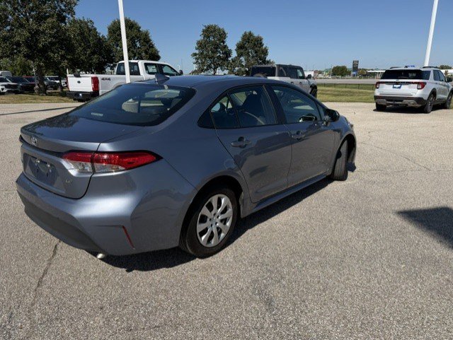 Used 2025 Toyota Corolla LE FWD image 9
