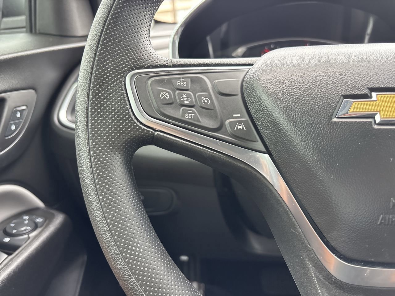 Used 2024 Chevrolet Equinox LS w/ LS Convenience Package image 30