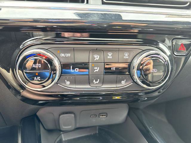 Used 2025 Chevrolet Trax RS w/ Sunroof Package image 16