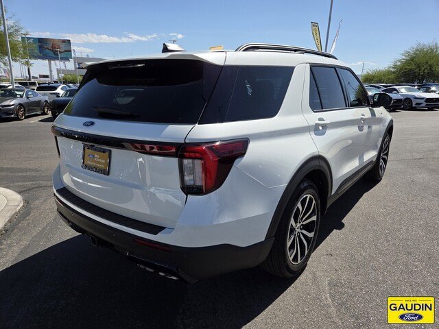 Certified 2025 Ford Explorer ST-Line RWD image 7