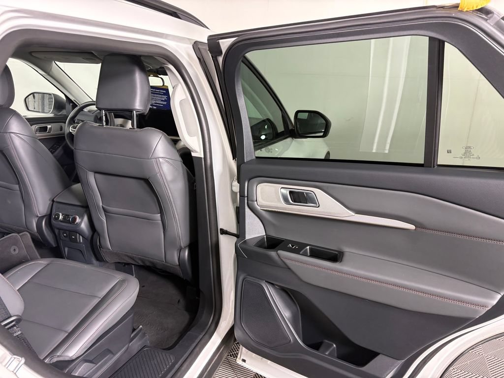 Certified 2025 Ford Explorer Active w/ Active Comfort Package AWD/4WD image 37