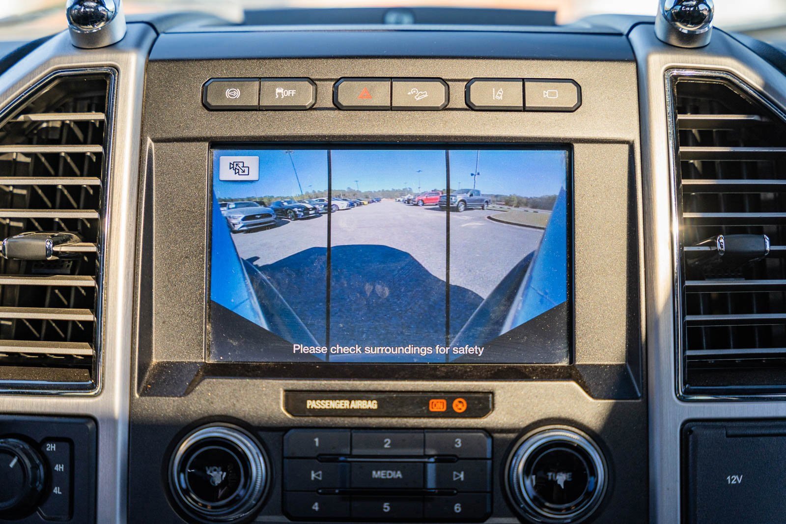 Certified 2019 Ford F450 Platinum w/ Platinum Ultimate Package image 37