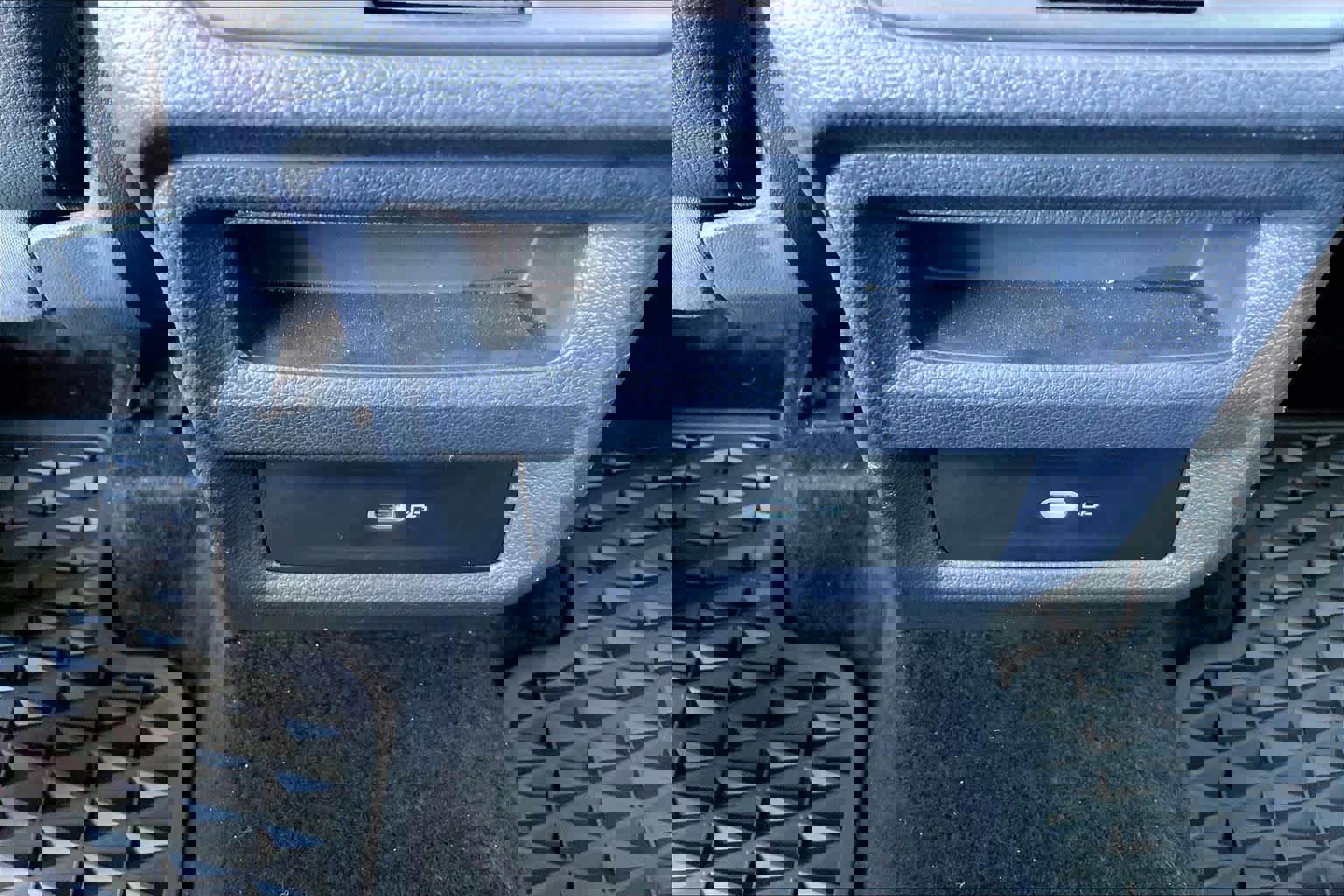 Used 2024 Volkswagen Taos SE w/ Black Wheel Package image 34