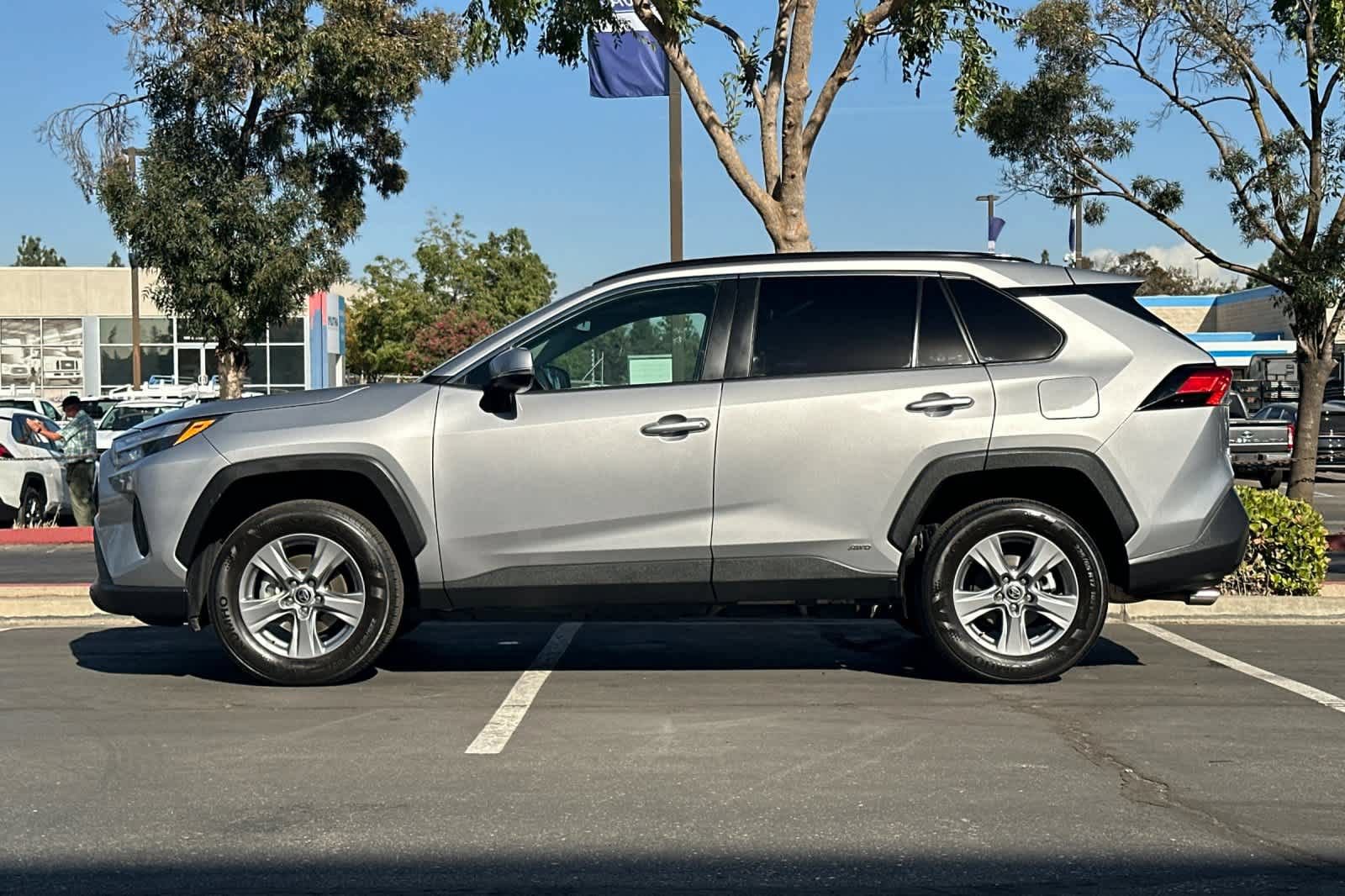 Used 2022 Toyota RAV4 XLE w/ Convenience Package AWD/4WD image 6
