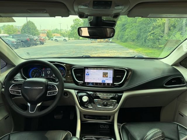 Used 2022 Chrysler Pacifica Limited w/ Uconnect Theater Family Group AWD/4WD image 14