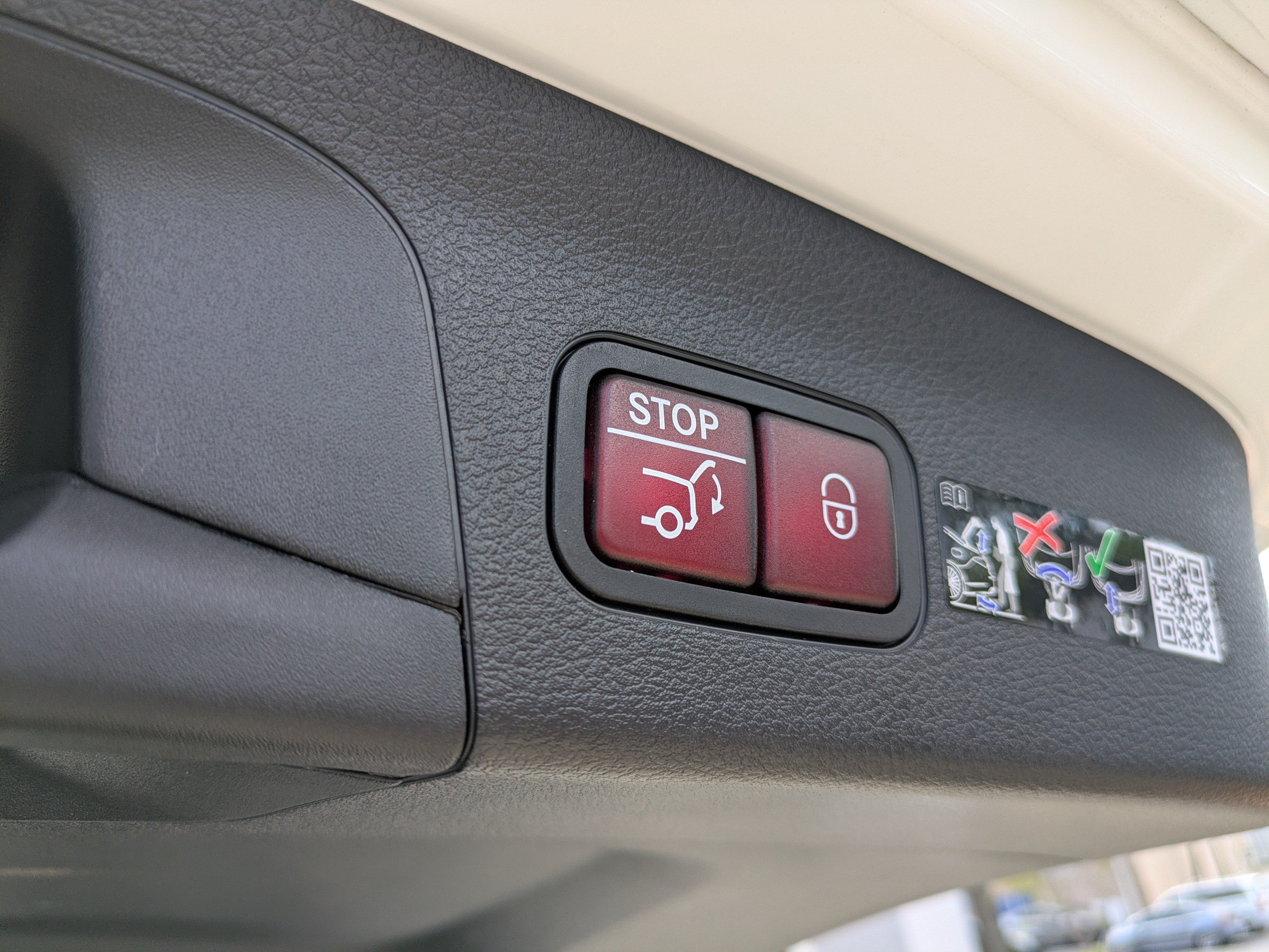 Used 2025 Mercedes-Benz GLS 450 4MATIC image 14