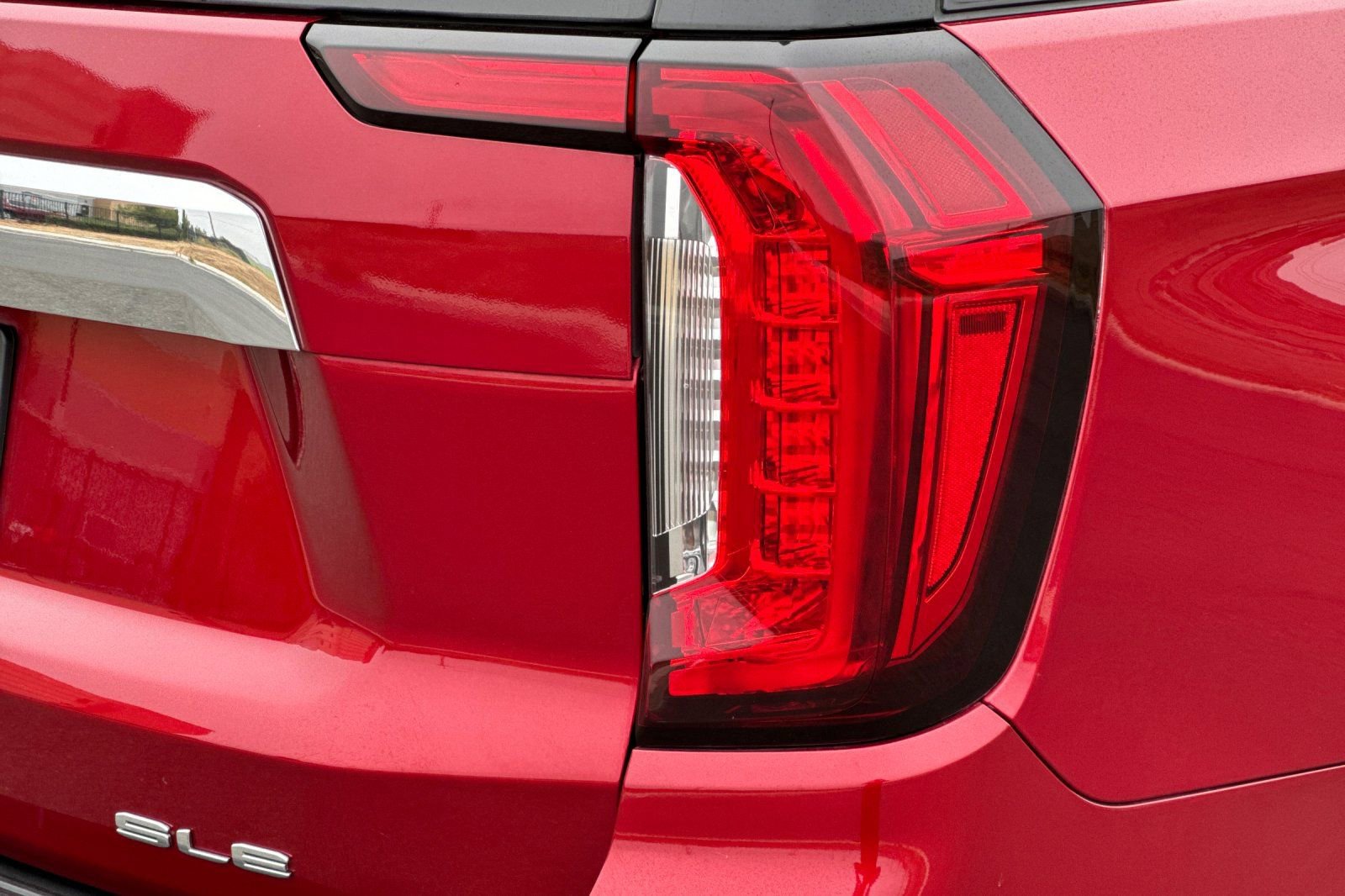 Used 2024 GMC Yukon XL SLE image 30