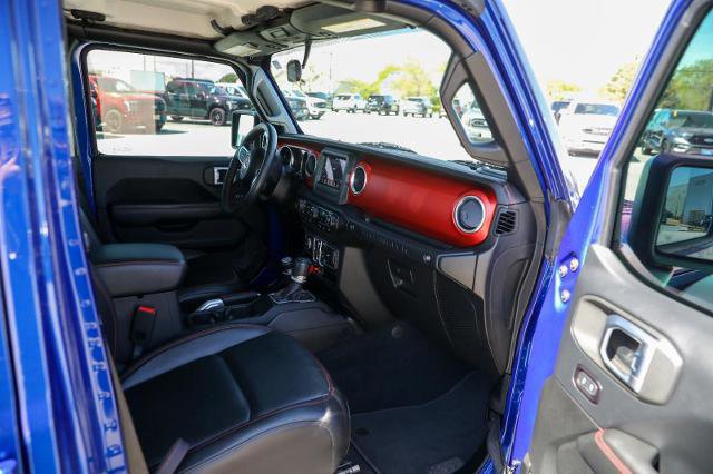 Used 2018 Jeep Wrangler Unlimited Rubicon w/ Dual Top Group AWD/4WD image 24