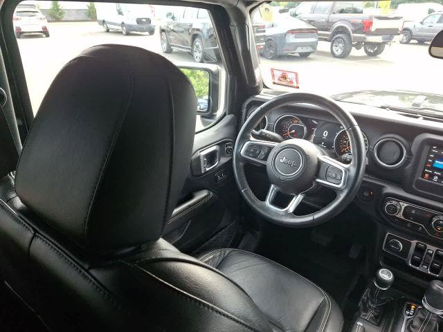 Used 2018 Jeep Wrangler Unlimited Sahara w/ Dual Top Group AWD/4WD image 15