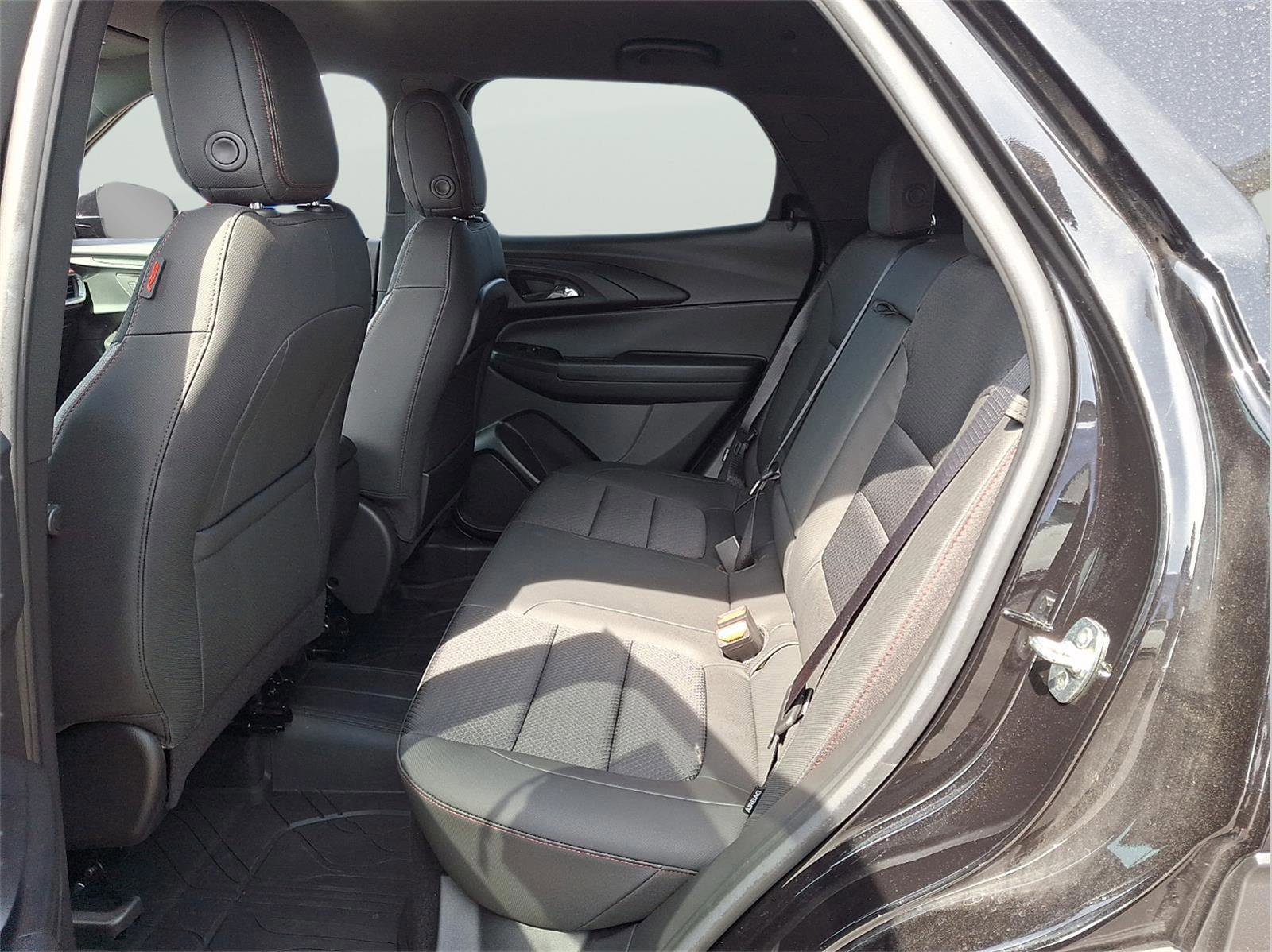 Used 2022 Chevrolet TrailBlazer RS w/ Technology Package image 32