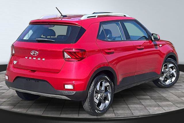 Used 2023 Hyundai Venue Limited FWD image 13
