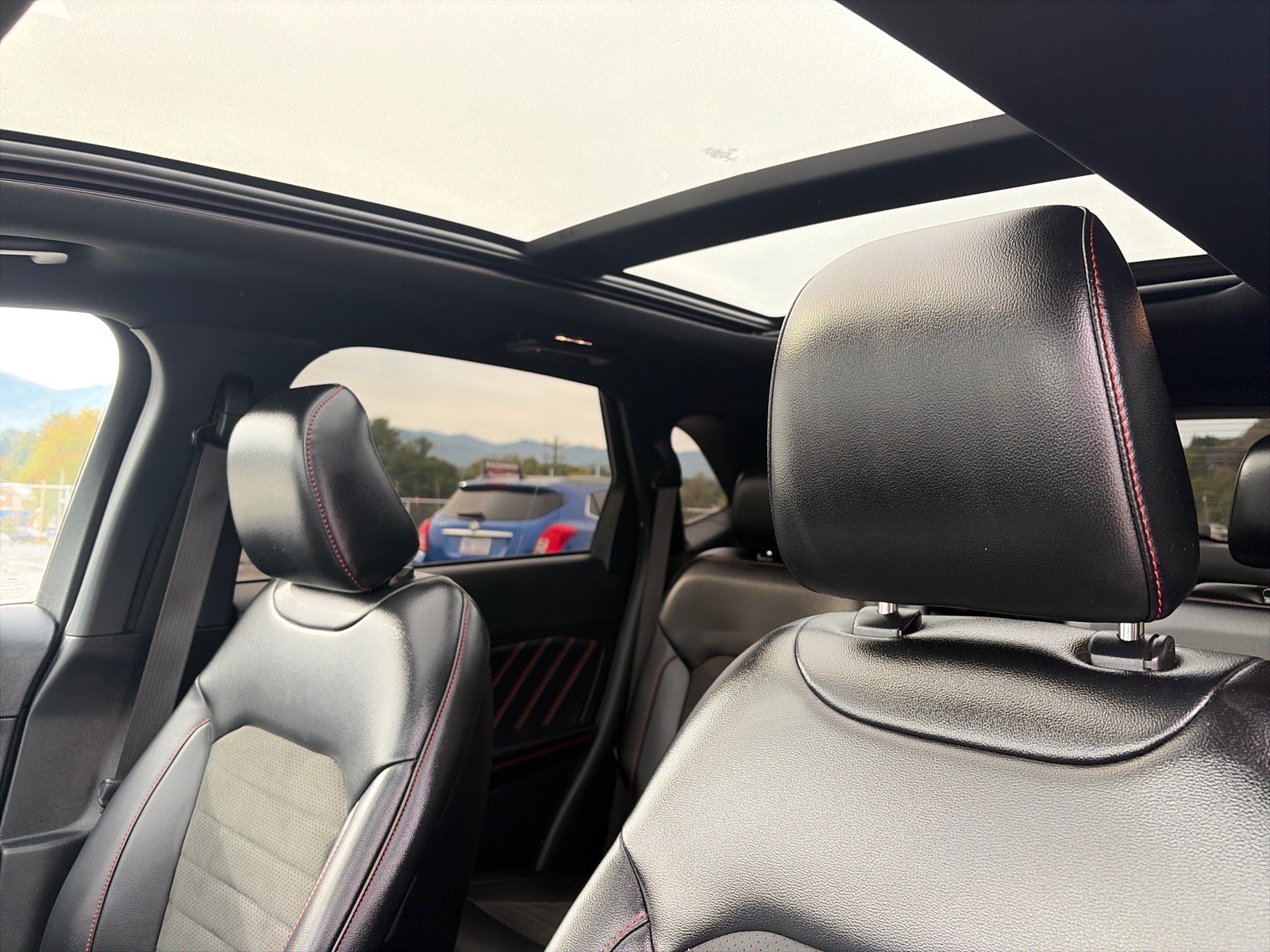 Certified 2022 Ford Edge ST-Line AWD/4WD image 7