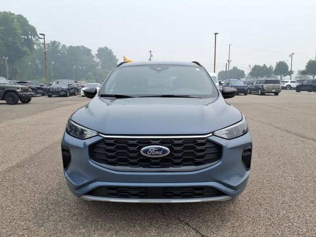 Certified 2023 Ford Escape ST-Line w/ Tech Pack #1 AWD/4WD image 2