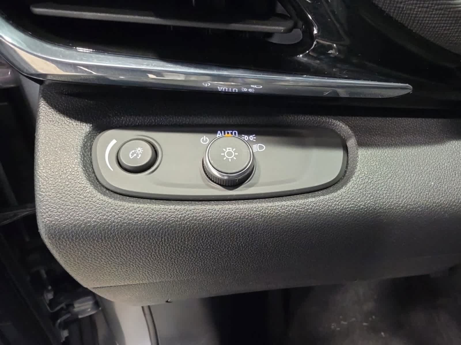 Used 2024 Buick Envista Sport Touring w/ Convenience I Package FWD image 21