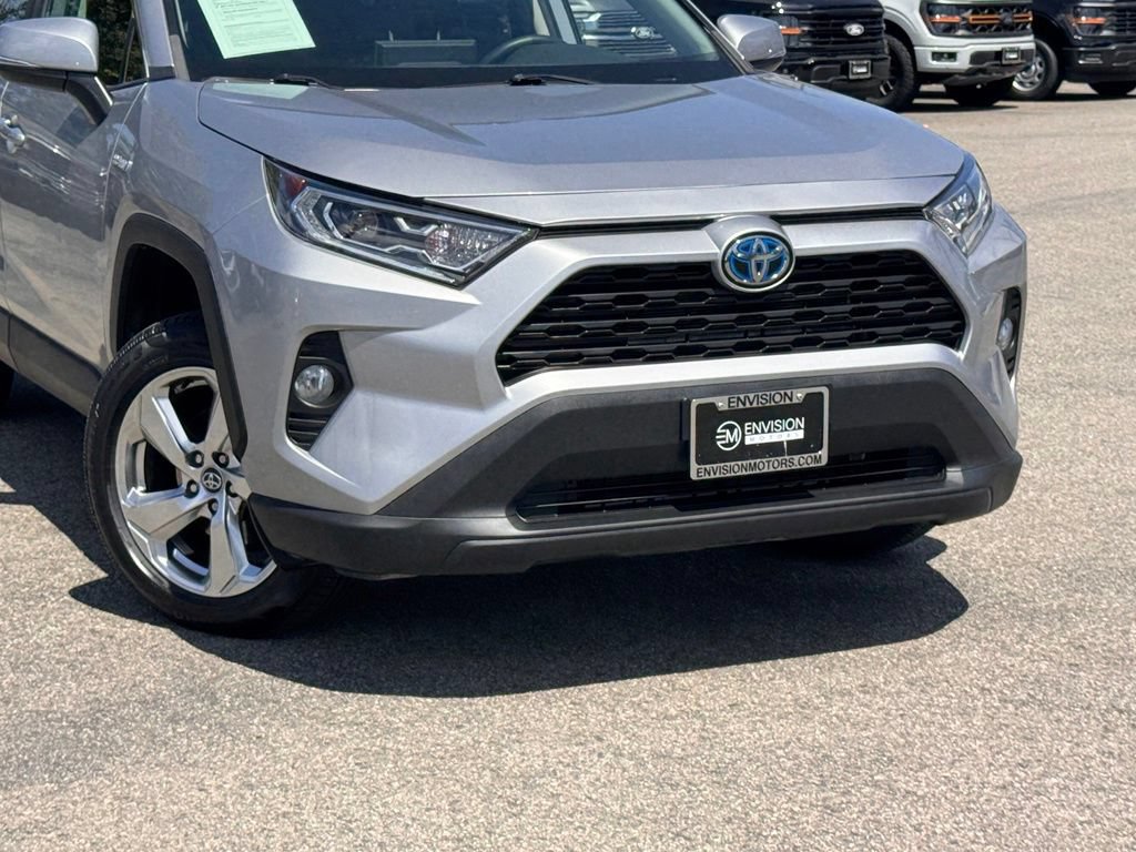 Used 2021 Toyota RAV4 XLE Premium AWD/4WD image 3