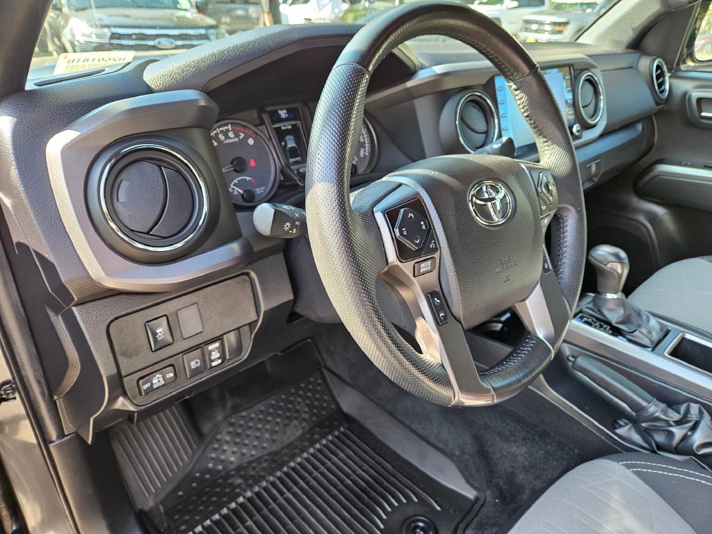Used 2022 Toyota Tacoma TRD Off-Road AWD/4WD image 20