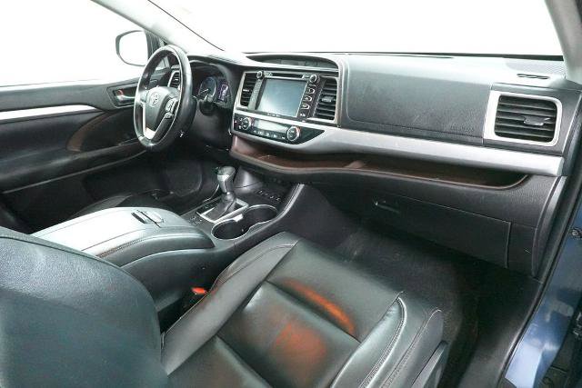 Used 2019 Toyota Highlander XLE AWD/4WD image 36