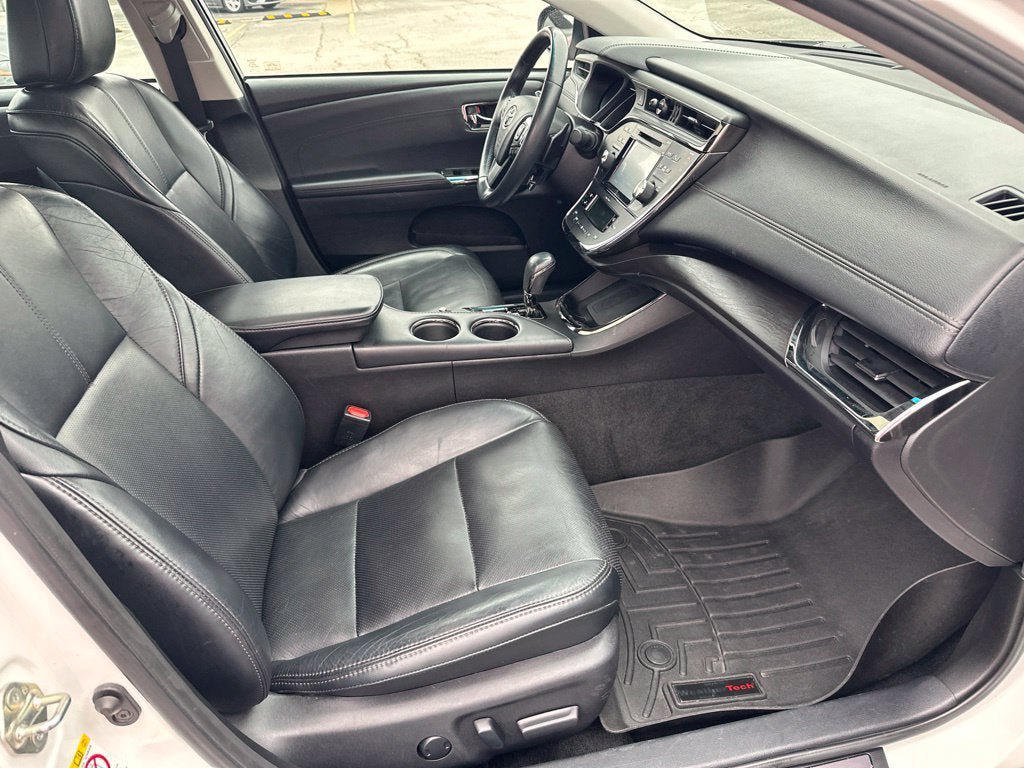Used 2018 Toyota Avalon Limited w/ Carpet Mat Package FWD image 11