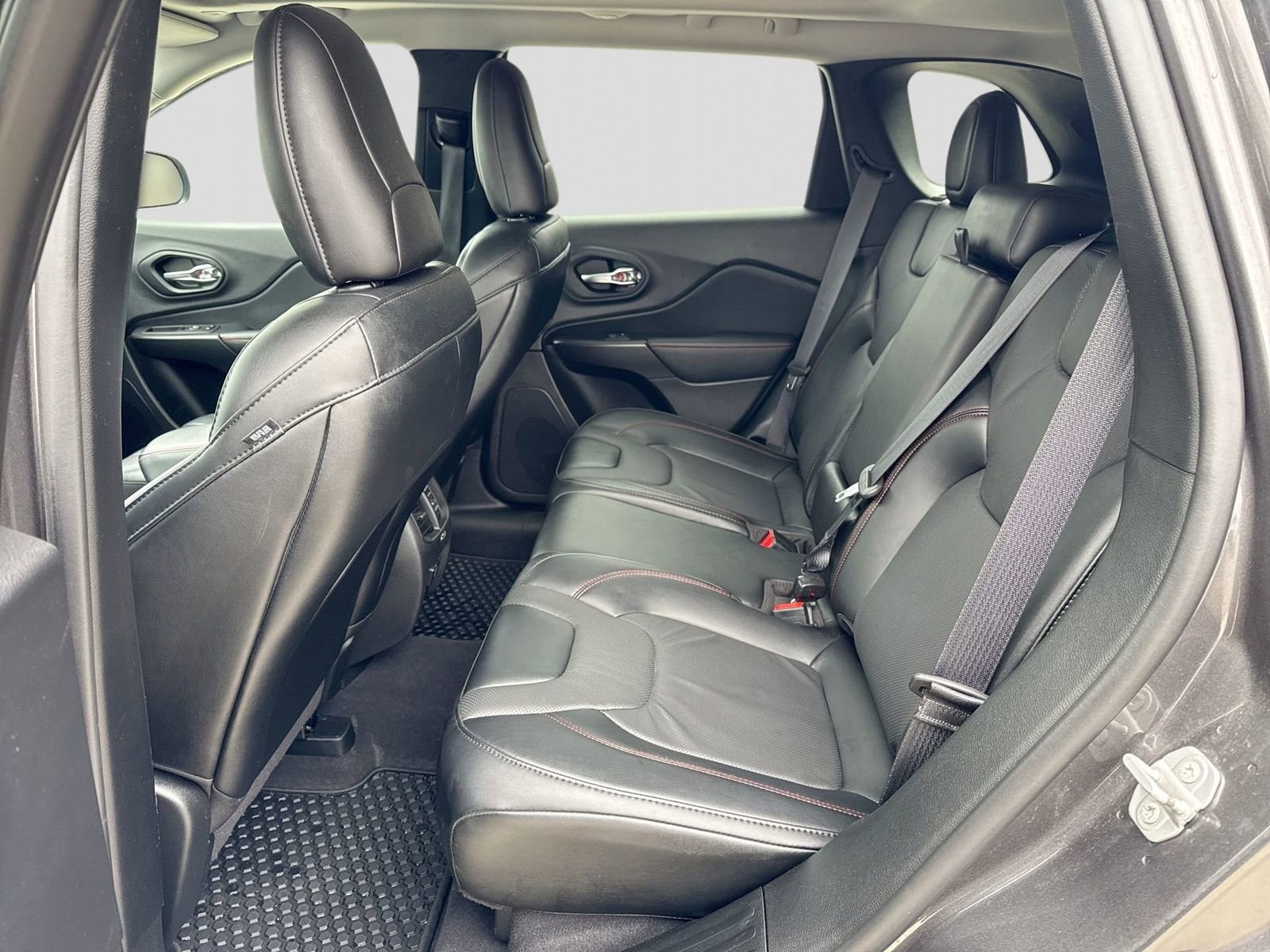 Used 2022 Jeep Cherokee Trailhawk w/ Trailhawk Elite Value Package image 5