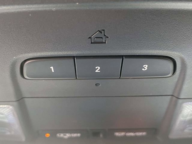 Used 2022 Chevrolet Traverse RS image 34