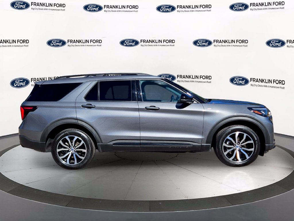 Certified 2025 Ford Explorer ST-Line AWD/4WD image 6