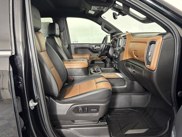 Used 2022 Chevrolet Silverado 1500 High Country w/ Technology Package AWD/4WD image 4