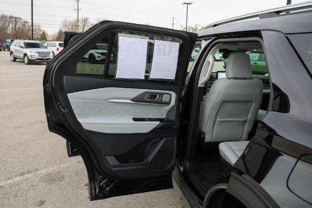 Certified 2025 Ford Explorer Platinum w/ LUX Leather Package AWD/4WD image 30