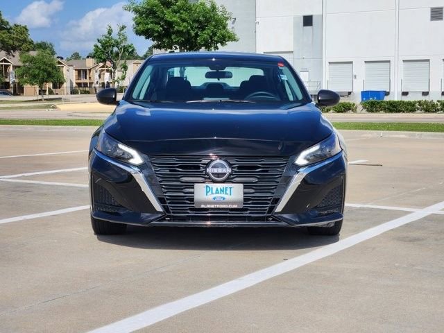 Used 2025 Nissan Altima 2.5 SV FWD image 2