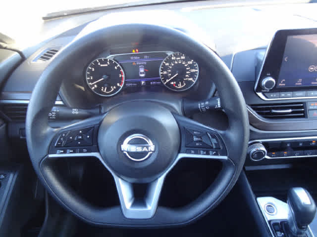 Used 2024 Nissan Altima 2.5 SV FWD image 12